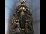 [Cliquez pour agrandir : 79 Kio] San Francisco - Our Lady of the Assumption's cathedral: low relief of the Assumption.