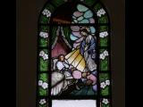 [Cliquez pour agrandir : 84 Kio] Rio de Janeiro - La chapelle de l'école Pequeña Cruzada : vitrail représentant la vie de Sainte Thérèse.