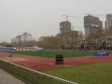 [Cliquez pour agrandir : 70 Kio] Xi'an - L'Université Jiaotong : stade du campus.