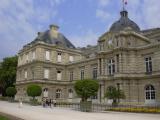 [Cliquez pour agrandir : 88 Kio] Paris - Le Sénat, dans les jardins du Luxembourg.