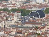 [Cliquez pour agrandir : 151 Kio] Lyon - Vue générale depuis Fourvière : l'hôtel de ville et le théâtre national.