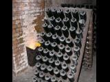 [Cliquez pour agrandir : 115 Kio] Reims - La maison Pommery : les caves : bouteilles.