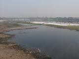 [Cliquez pour agrandir : 81 Kio] Agra - La Yamuna vue du pont ferroviaire.