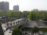 [Cliquez pour agrandir : 96 Kio] Xi'an - Les remparts : pont sur les douves.