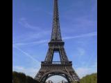 [Cliquez pour agrandir : 64 Kio] Paris - La tour Eiffel vue du Champ de Mars.