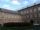 [Cliquez pour agrandir : 99 Kio] Douai - L'hôpital général : cour intérieure.