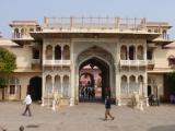 [Cliquez pour agrandir : 130 Kio] Jaipur - Le palais de la cité.