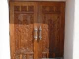 [Cliquez pour agrandir : 77 Kio] Tularosa - Saint Francis de Paula's church: the door.