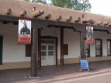 [Cliquez pour agrandir : 77 Kio] Santa Fe - The governor's palace: the entrance.