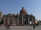 [Cliquez pour agrandir : 99 Kio] Mexico - La basilique ancienne Notre-Dame-de-Guadalupe : vue générale.