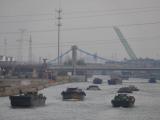 [Cliquez pour agrandir : 59 Kio] Suzhou - Péniches sur le Grand Canal de Chine.