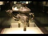 [Cliquez pour agrandir : 60 Kio] Shanghai - Le Shanghai Museum : récipient en bronze en forme de dragon.