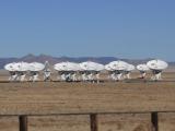 [Cliquez pour agrandir : 72 Kio] New Mexico - The Very Large Array: group of antennas.