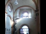 [Cliquez pour agrandir : 73 Kio] Monterrey - La basilique Notre-Dame-de-Guadalupe : l'église ancienne : l'entrée et l'escalier en colimaçon vers la tribune.