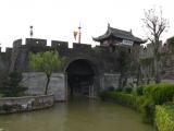 [Cliquez pour agrandir : 82 Kio] Suzhou - La porte Weng : porte fluviale.