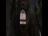 [Cliquez pour agrandir : 57 Kio] Cologne - La cathédrale : la façade, côté intérieur.