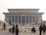 [Cliquez pour agrandir : 62 Kio] Pékin - La place Tian'anmen : le mausolée de Mao Zedong : face Nord.