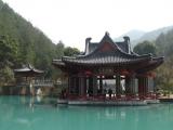 [Cliquez pour agrandir : 79 Kio] Lishui - Le parc du mont Dinghu : vue générale.