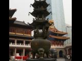 [Cliquez pour agrandir : 80 Kio] Shanghai - Le temple de Jing'An : récipient à offrandes.