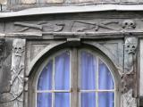 [Cliquez pour agrandir : 102 Kio] Rouen - L'aître Saint-Maclou : poutres gravées.