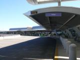 [Cliquez pour agrandir : 65 Kio] Tucson - The airport: the terminal.