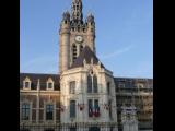 [Cliquez pour agrandir : 83 Kio] Douai - L'hôtel de ville : vue générale.