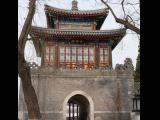 [Cliquez pour agrandir : 136 Kio] Pékin - Le parc Beihai : bâtiment traditionnel.
