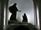 [Cliquez pour agrandir : 65 Kio] Rio de Janeiro - L'église Sainte-Marguerite-Marie : le chœur : statue du Christ et de Sainte Marguerite-Marie.