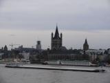 [Cliquez pour agrandir : 55 Kio] Cologne - La ville vue du Rhin.