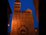 [Cliquez pour agrandir : 68 Kio] Tournus - L'abbaye Saint-Philibert, de nuit.