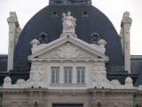 [Cliquez pour agrandir : 81 Kio] Rennes - Le palais du commerce : la façade : détail.