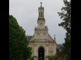 [Cliquez pour agrandir : 76 Kio] Chambord - Église proche du château.