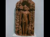 [Cliquez pour agrandir : 89 Kio] Delhi - Le musée national : statue du Jaïnisme (10è s.).