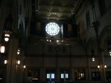 [Cliquez pour agrandir : 66 Kio] San Francisco - Saint Peter and Saint Paul's church: the entrance and the pipe organ.