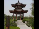 [Cliquez pour agrandir : 95 Kio] Xi'an - La grande pagode de l'oie sauvage : pavillon du jardin des pivoines.
