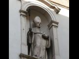 [Cliquez pour agrandir : 75 Kio] Rio de Janeiro - L'église Nossa Senhora de Lapa des Mercadores : la façade : statue.