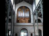 [Cliquez pour agrandir : 111 Kio] Paris - L'église Notre-Dame-du-Travail : l'entrée et l'orgue.