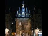 [Cliquez pour agrandir : 75 Kio] Bordeaux - La porte Cailhau : vue générale, de nuit.