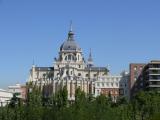 [Cliquez pour agrandir : 84 Kio] Madrid - La cathédrale Sainte-Marie de la Almudena : l'abside.