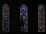 [Cliquez pour agrandir : 104 Kio] Chalon-sur-Saône - La cathédrale Saint-Vincent : la façade : vitraux du chœur.