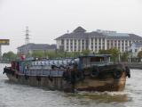 [Cliquez pour agrandir : 79 Kio] Suzhou - Péniche sur le Grand Canal de Chine.